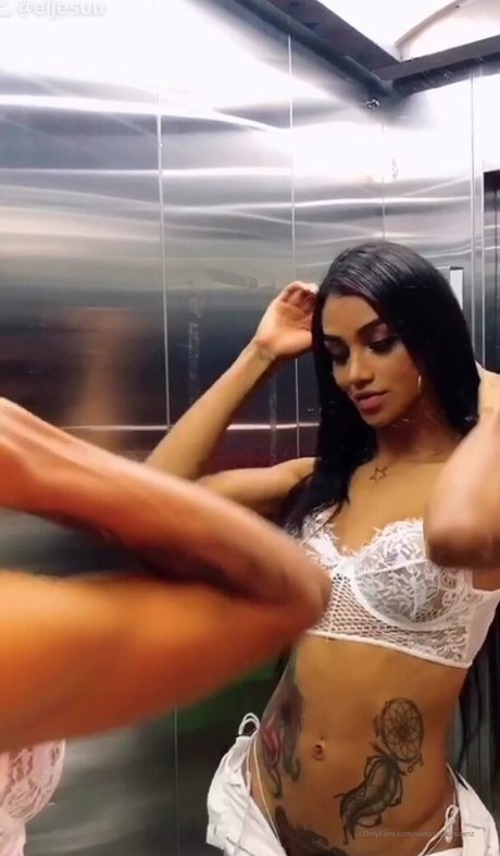 Laura Saenz pornstar hd img