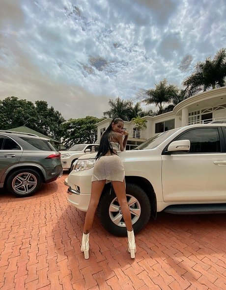 Laura Saenz adult actress pictures