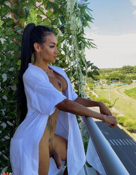 Laura Saenz model best photo