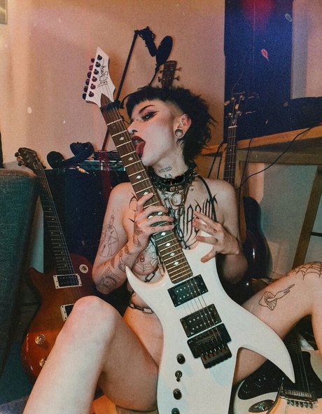 LittleDemonWitch nude model pictures