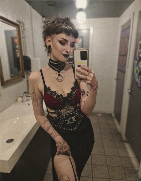 LittleDemonWitch sexy star archive