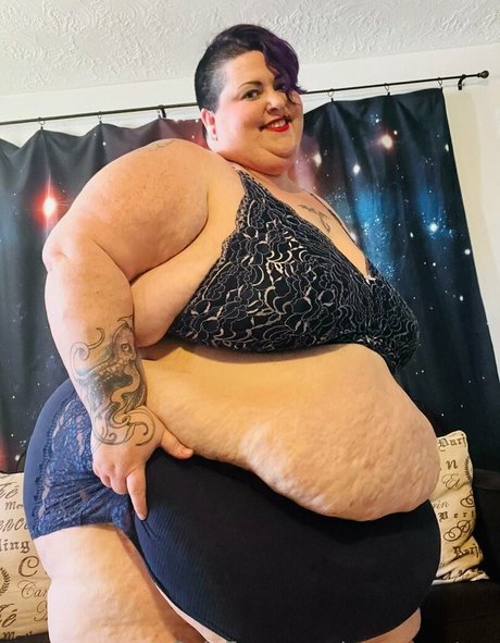 reenayestarr art model photo