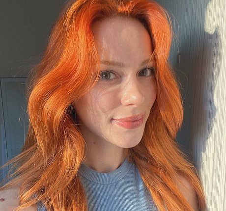 Aysennyuksel beautiful star photos