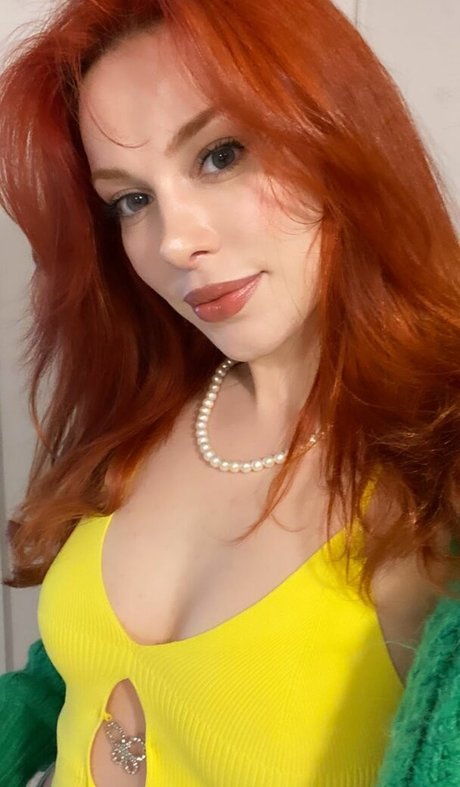 Aysennyuksel beautiful actress pic