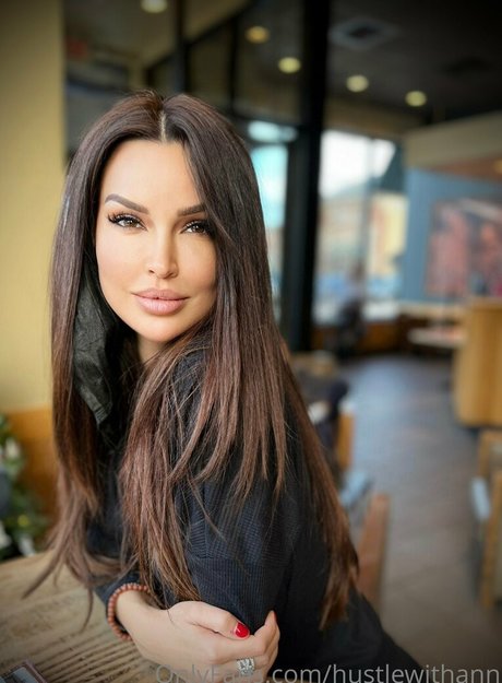 HustlewithAnn star adult archive