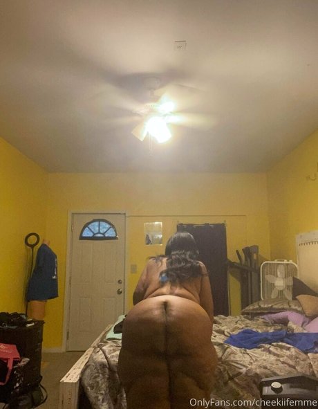 cheekiifemme model sexy pic