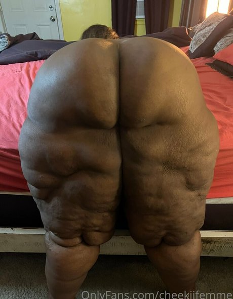 cheekiifemme pretty star img