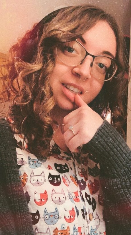 sidhee model naked picture