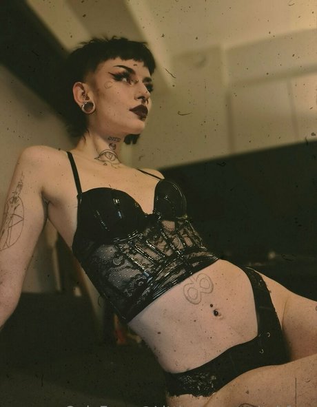 littledemonwitchfree model top photos