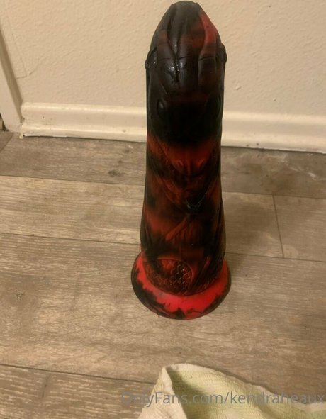 kendraheaux porn model image