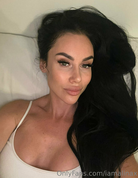 iamalinax naked actress img