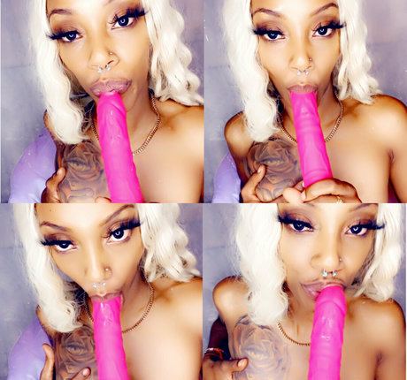 allucaneatwoo model naked photos