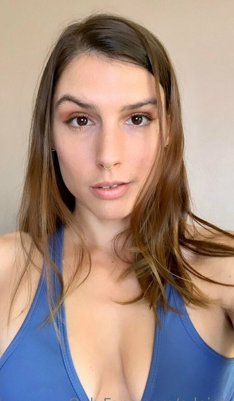 a leigh beautiful model pictures