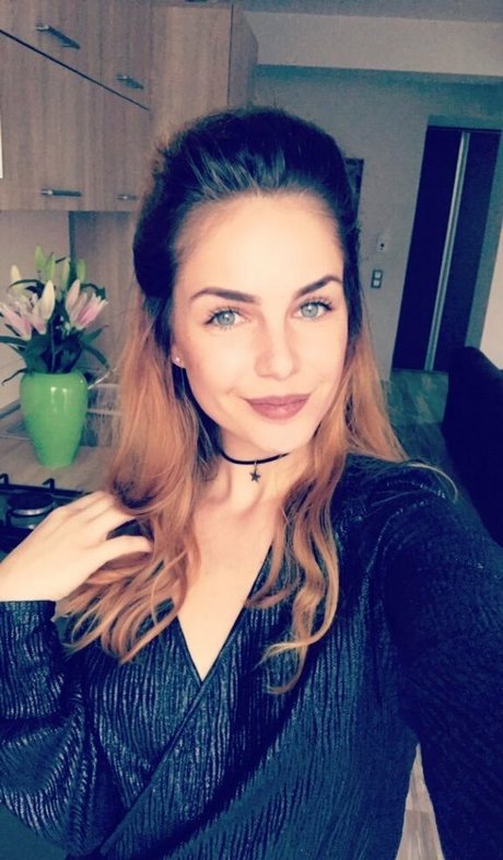 Bella Alice top star image