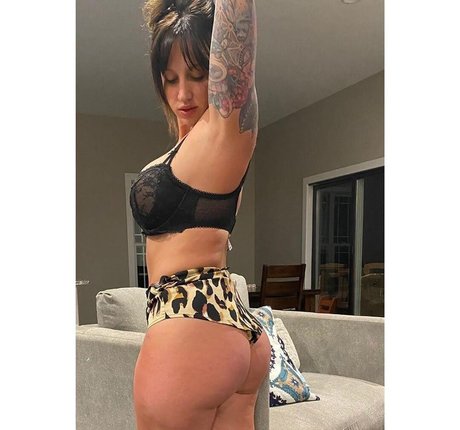 deseroses nudes model images