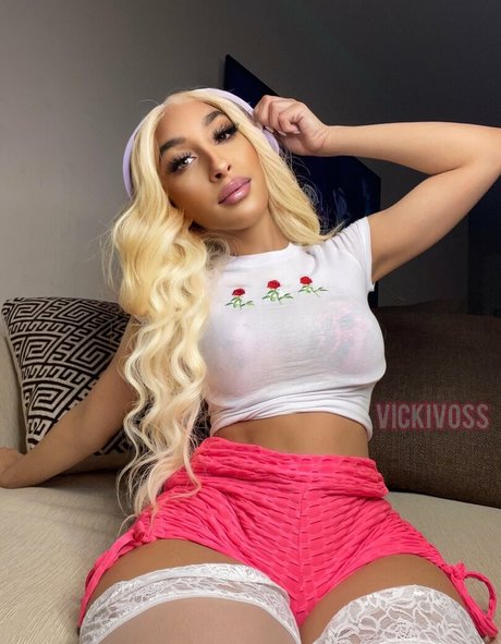 wewantvicki naked model pics