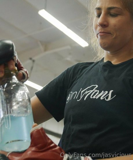jasvicious star sexy photo