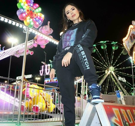 Alus sexy model gallery