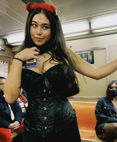 alex papadonker pretty actress pic