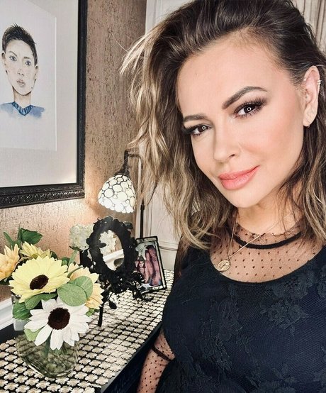 Alyssa Milano star naked photos