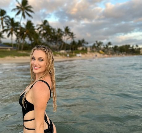 Nicole Arbour nudes star archive