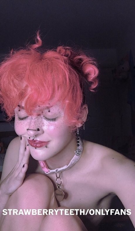 strawberryteeth erotic actress photo