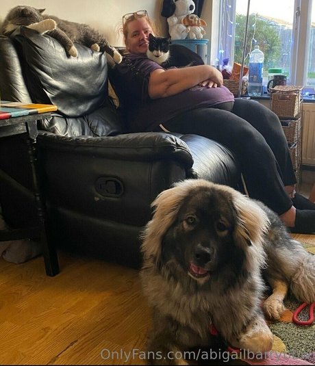 abigailbarrybbw hot actress pics