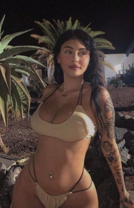 Paula Benitez star art archive