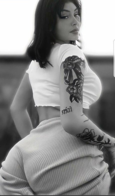 beauty curvy onlyfans free nude image