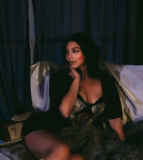 cerissa sustainable adult model pic