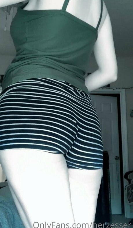 herzesser nudes actress image