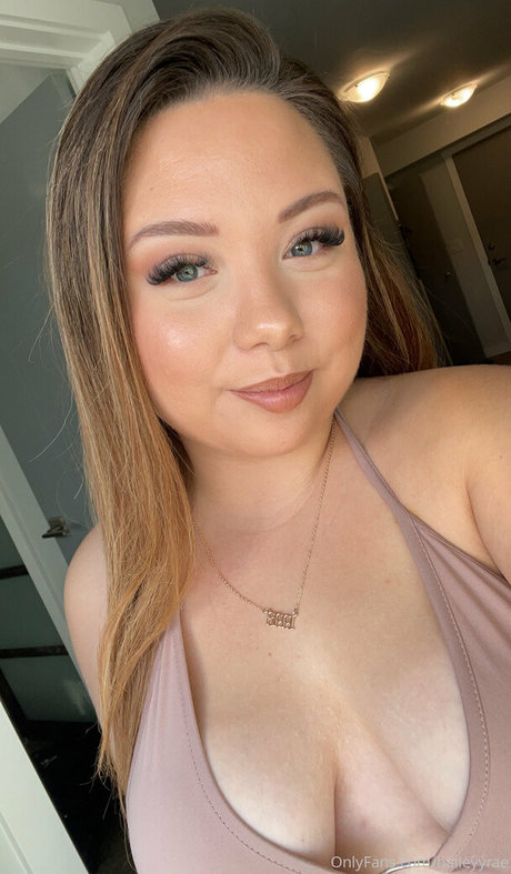 haileyyrae beautiful actress photo