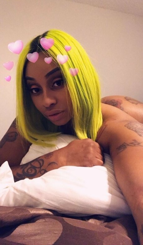 MonroeSweets perfect model photo