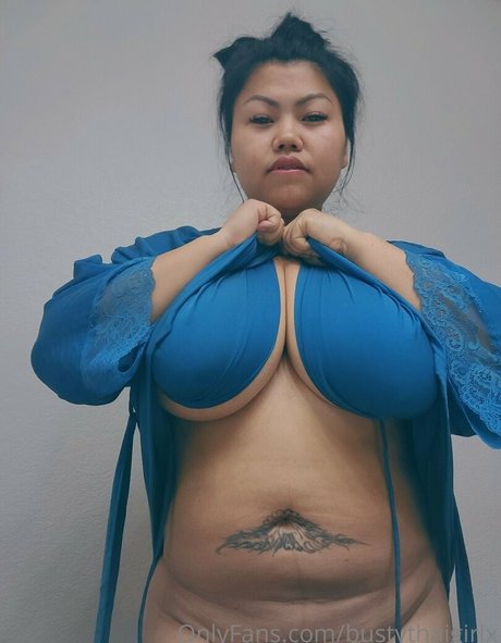 bustythaigirlx top model photo