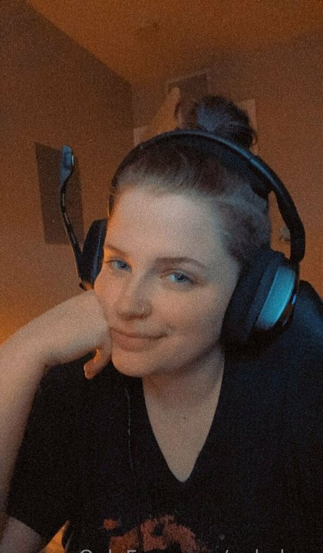 enbybug pretty pornstar images