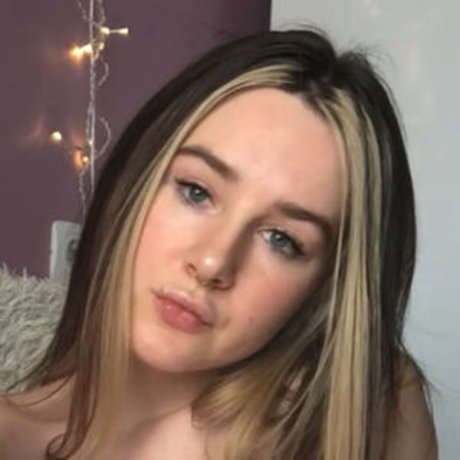 Emily Bailey naked star img