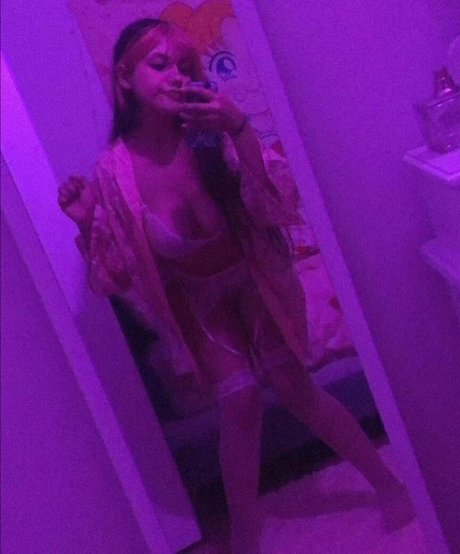 babymelini model sexy photo