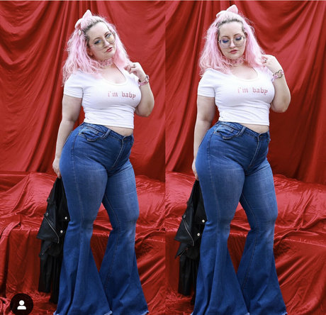 Cokebottle Thunderthighs model erotic pics