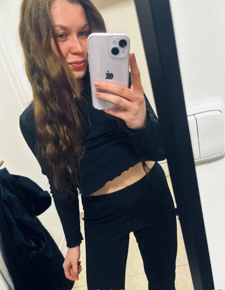 arteich high quality model image