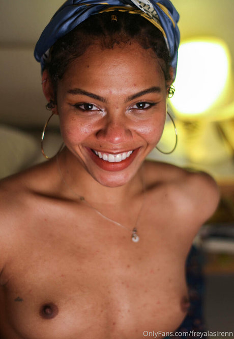freyalasirenn xxx pornstar photo