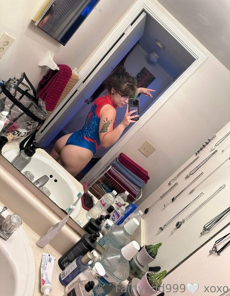 fairlyodd222 pretty model picture