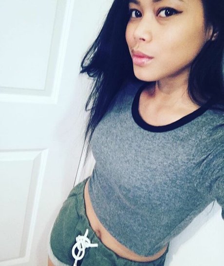 Jonna Mae pretty model picture