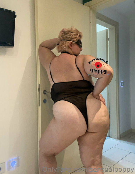 sensualpoppy model high quality pics