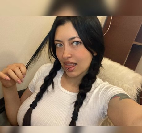 Lucyboom model nude picture