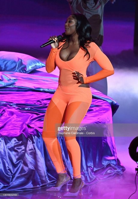 Aya Nakamura naked model pics