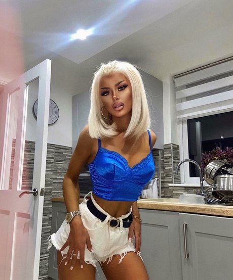 Chloe Inskip star nude archive