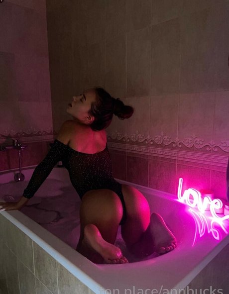 annbucks star nude picture