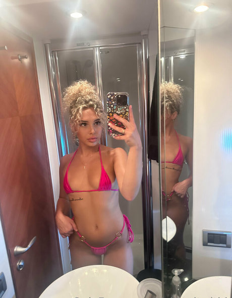 kickingitwithk sex pornstar photo