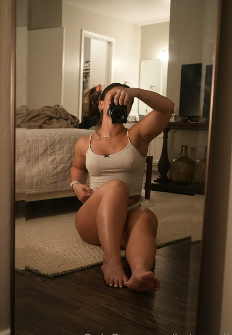 Katy Pull top star picture