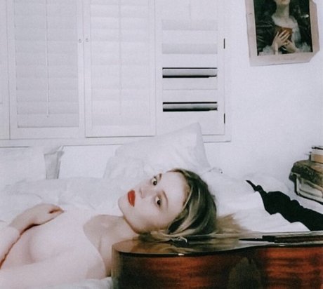 Emily Lind nice model pictures